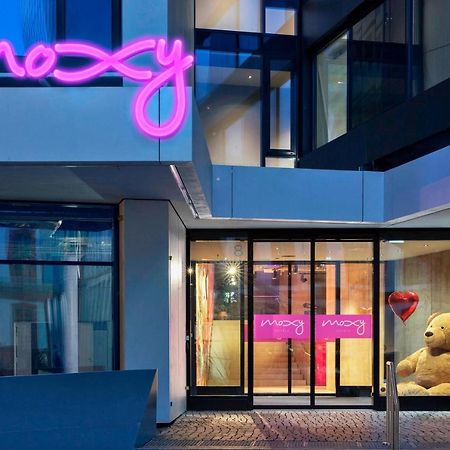 Отель Moxy Frankfurt City Center Франкфурт-на-Майне Экстерьер фото